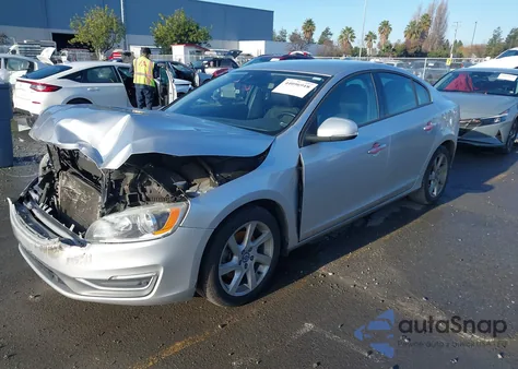 2015 Volvo S60 T5 из США, поврежденный, VIN YV126MFJ1F2353840